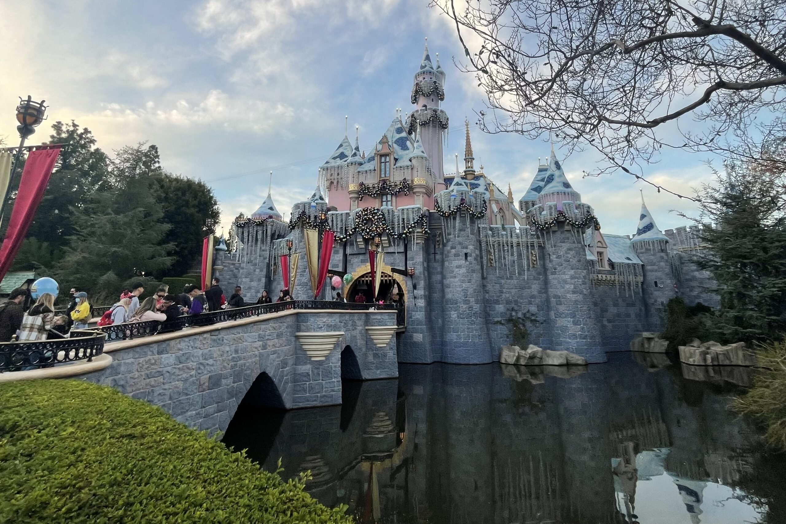 3-best-strategies-for-the-most-rides-at-disneyland-nonstop-points
