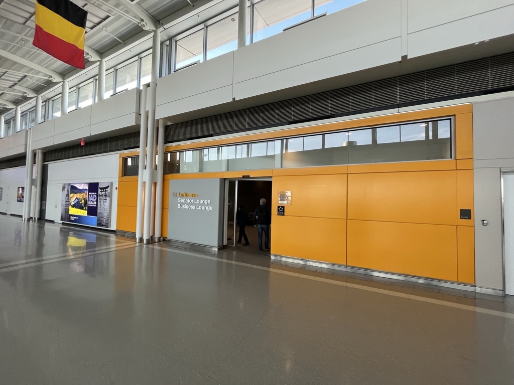 Review Lufthansa Business Class Lounge IAD Nonstop Points