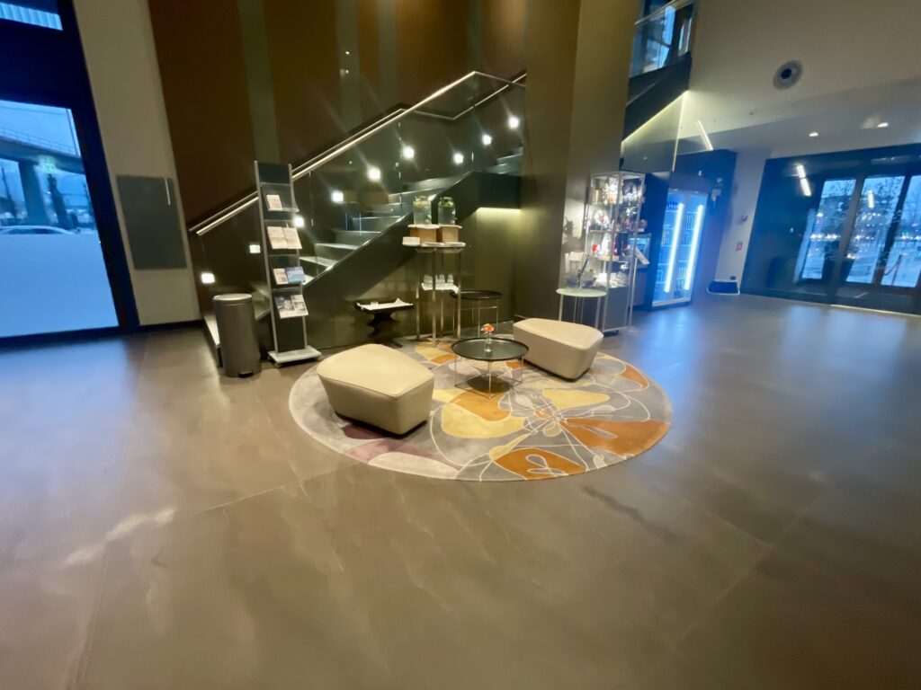 a lobby with a circular rug and a coffee table