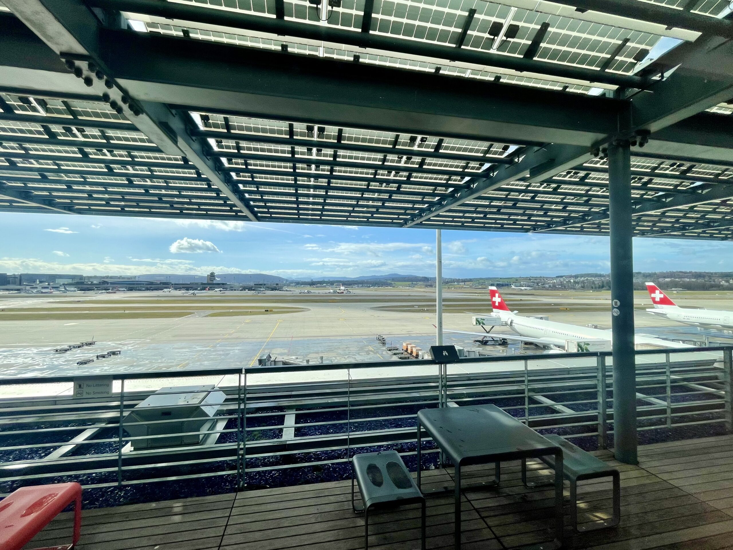 Review Swiss Business Class Lounge Zurich Nonstop Points 4512